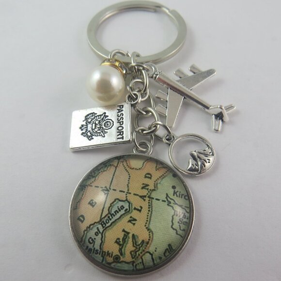Travel Keychain World Map Key Ring Bag Accessory Gift for Traveler Wanderlust - Picture 1 of 4